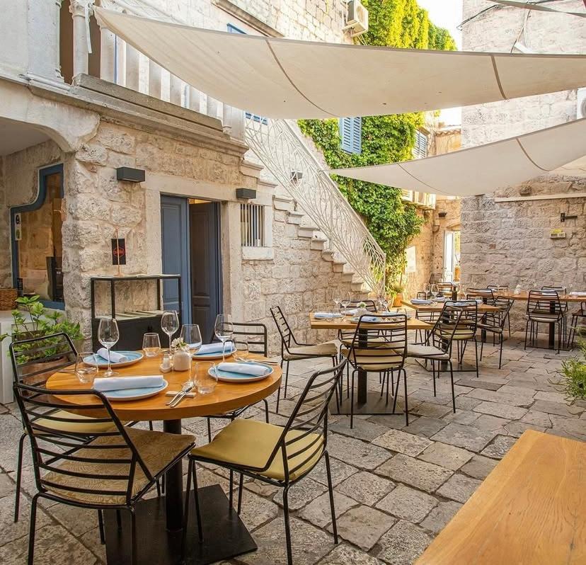 Bifora Heritage Hotel Trogir Exterior foto